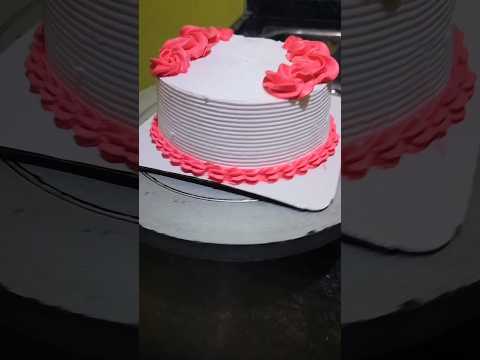 Simple and Beautiful cake decoration 😍❤️ #cakedecorating #youtube #youtubeshorts #shorts