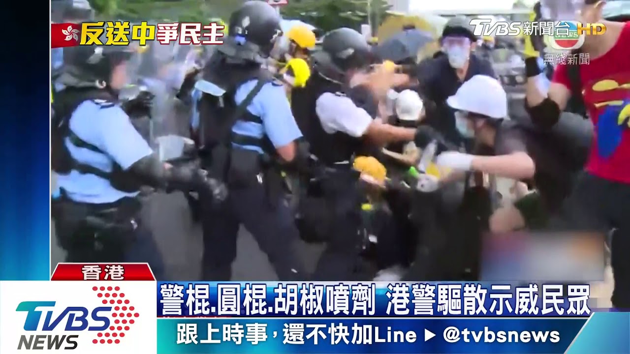 民眾阻七一升旗 港警再用胡椒噴劑驅離