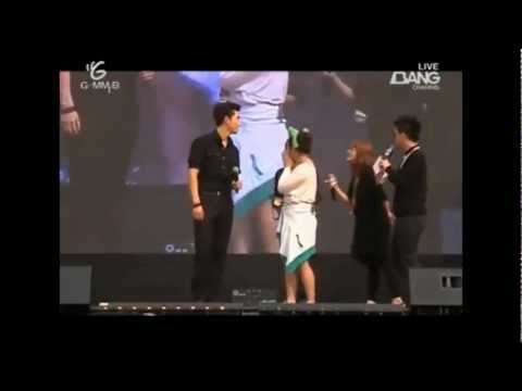 130203 2PM TaoKaeNoi Launching Event - Taecyeon Feeds Fan