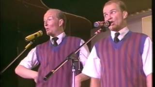 Julian and Sandy - "A Couple of Swells"