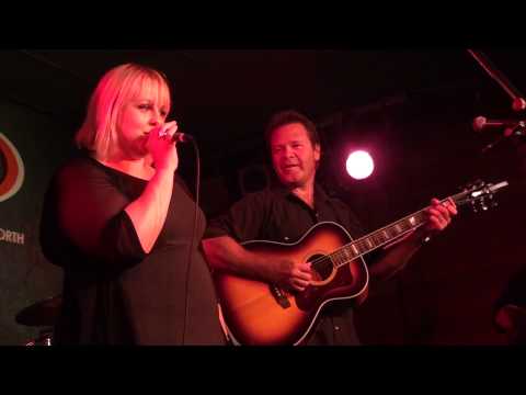 Lyn Bowtell & Troy Cassar Daley - Walkin' After Midnight