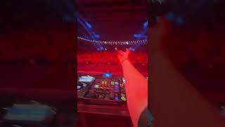 HERE’S A TUTORIAL ON HOW TO DJ WITH ONE HAND 🖐🏻 #edm #raves #dj #dubstep HERE’S A TUTORIAL ON HOW TO DJ WITH ONE HAND 🖐🏻 #edm #raves #dj #dubstep