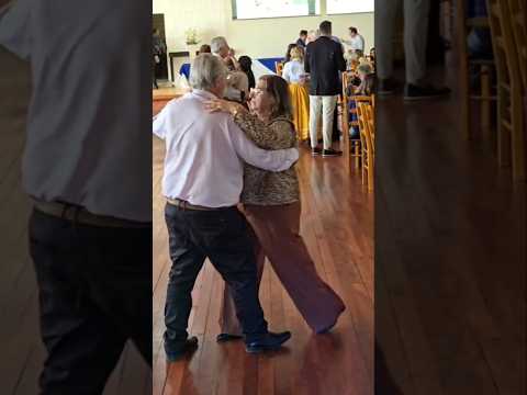 no aniversário do seu Antônio Oldoni em Coronel Vivida no Paraná.Brasil #shotrs #baile #dancarinos