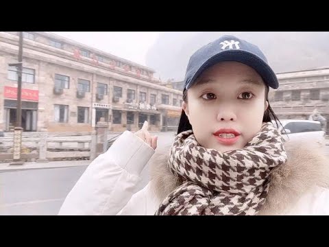 Carro feminino Yulinzhou Slate, vivendo 200 yuans em uma loja de bebidas durante a noite, observando o meio ambiente?