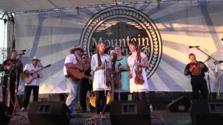 Mountain Folk Fest 2015: The Martin Sisters - Shine On Harvest Moon