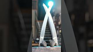 Nous avons recréé les lames de Wolverine en vrai avec l'aide de Fiedlero Knives. #WolverinePS5