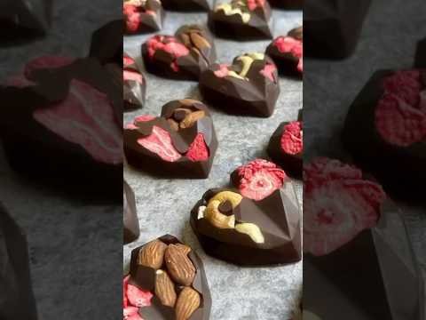 Heart filled chocolate 🤎🤤#fruitandnut #chocolate #heart #shortsvideo