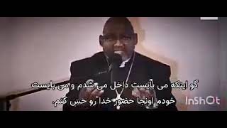 كاهن أمريكي يُلقي خطابًا في مناسبة الأربعين