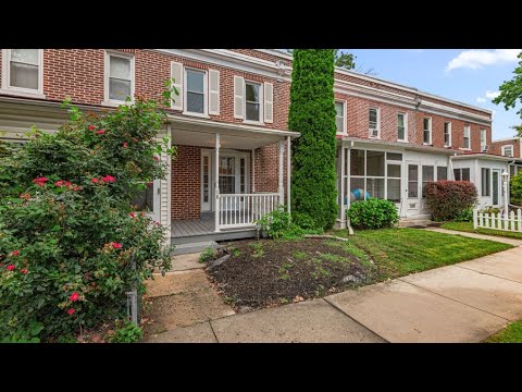 FIRST MONTH RENT FREE** Renovated Row Home (new kitchen/floors & paint) located in Rose Tree Media SD! Deck, Private yard, Central Air! property video