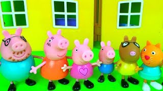 Peppa Pig and George stay up late play and have fun at Casa De Peppa