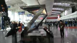preview picture of video 'Display illusion @ dalian airport ,China'