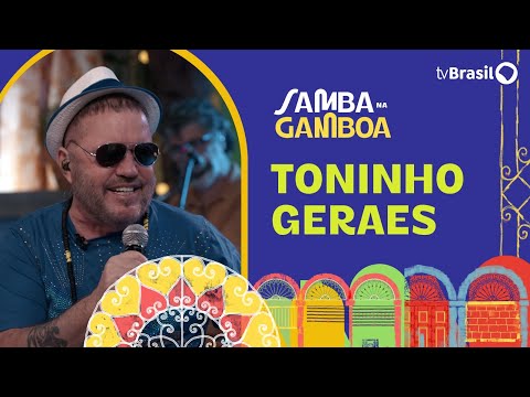 Cantor e compositor Toninho Geraes interpreta sucessos no Samba na Gamboa
