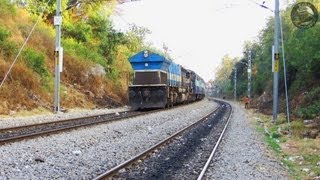 preview picture of video 'WDP 4 (UBL) #20009 Picking up speed hauling Mysore → Yeshwanthpur Express'