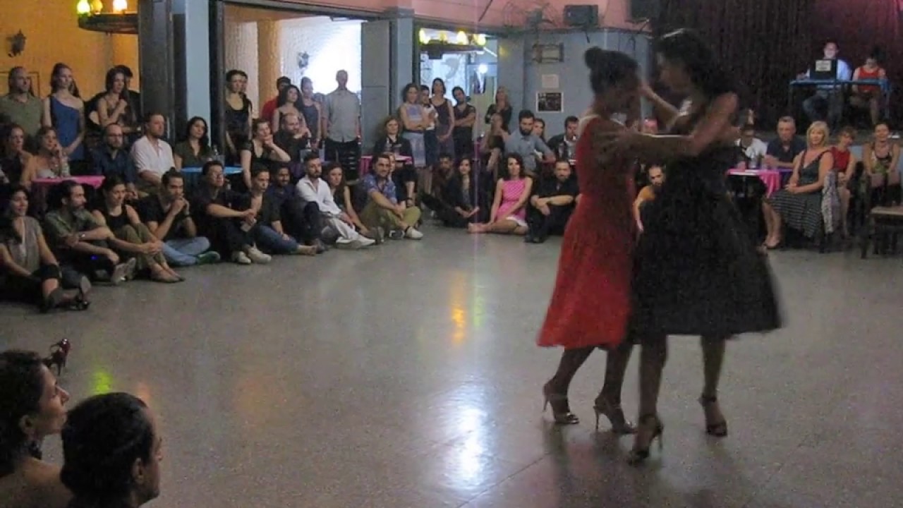 Video thumbnail for MOIRA CASTELLANO y CORINA HERRERA en Viva La Pepa! Milonga (2/2)