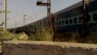 preview picture of video 'IRFCA - 2926A PASCHIM EXPRESS (BEHIND UNUSUAL LINK - WAP-4)'