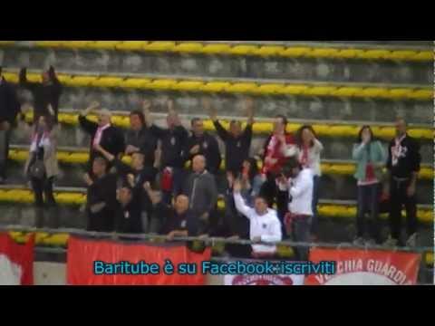 Bari - Grosseto 1-1 tifosi toscani e baresi al San Nicola 06 04 2012.mpg
