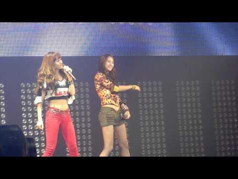 -Fancam- SM TOWN in Paris ~ Jessica&Krystal - TikTok