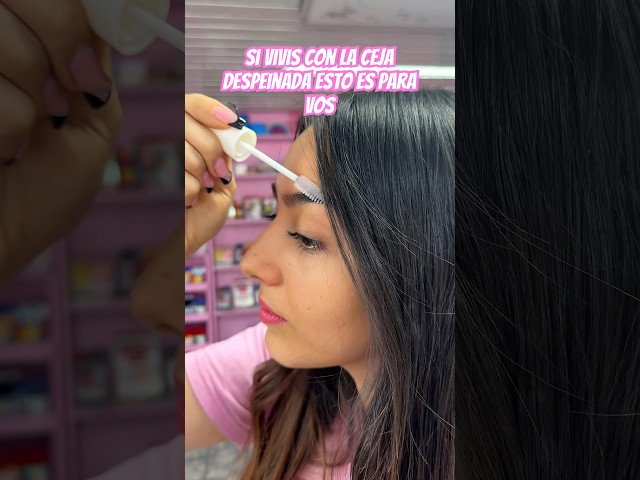 Vídeo relacionado con e.l.f. Máscara transparente para cejas y pestañas, brillante, ligera, fácil de usar, acondiciona el cabello, da a las cejas una sujeción suave y flexible, compacta, uso durante todo el día, 2,5 ml,