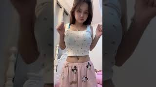 Download lagu Goyangan Hot 😂 #shorts #youtubeshorts #trending #kienzy #tiktok #youtube #subscribe #goyang #viral mp3