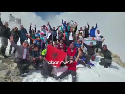 Alpinistet shqiptare ngrene flamurin kuq e zi ne majen me te larte ne Ballkan | ABC News Albania