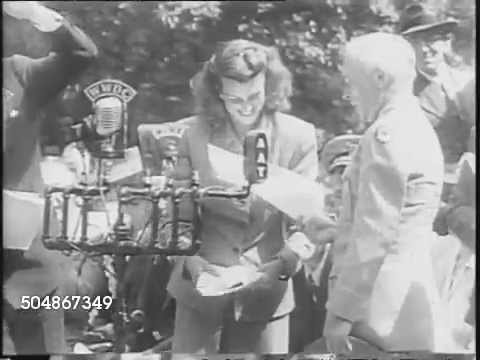 Rita Hayworth and Bing Crosby: Award from GIs