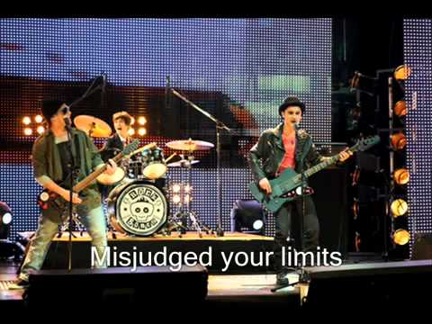 Rock Bones - Boys Don't Cry (Lyrics/Letra).