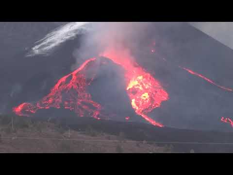#LaPalmaeruption footage 25/10/21 at dusk