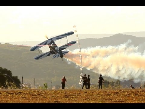 Skip Stewart flying Pitts S-2B - Aerorock Pará de Minas -Brasil