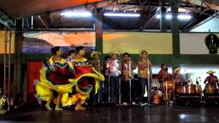 preview picture of video 'Danza El Congo Grande - Colegio Parroquial de Yumbo'