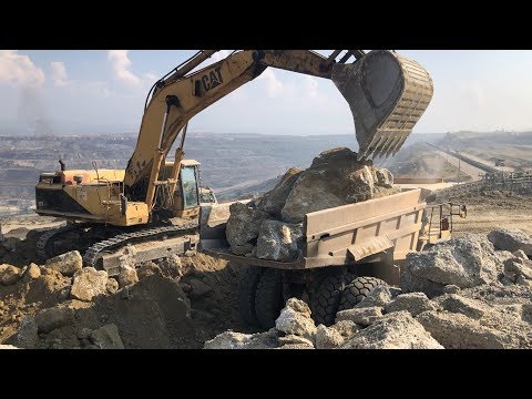 Caterpillar 375 Excavator Loading Caterpillar Dumpers