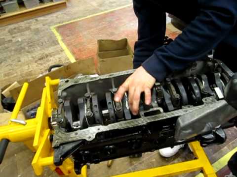 Installing a BMW piston