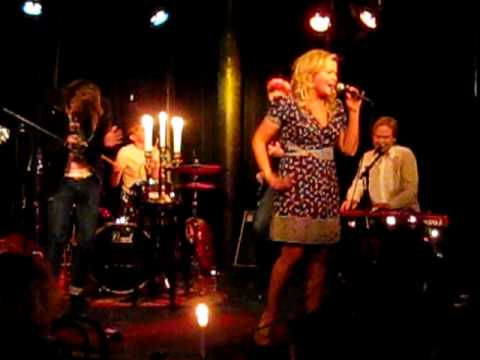 Linda Ström - Ingen väg ut