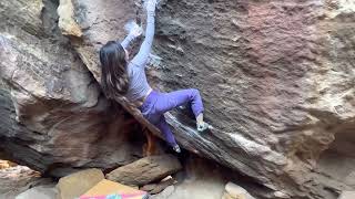 Video thumbnail de Press for Jess, V6+. Moe’s Valley