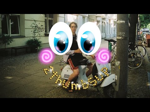 Evan Klar - 2 Thumbs Up (Berlin Sidewalk Session)