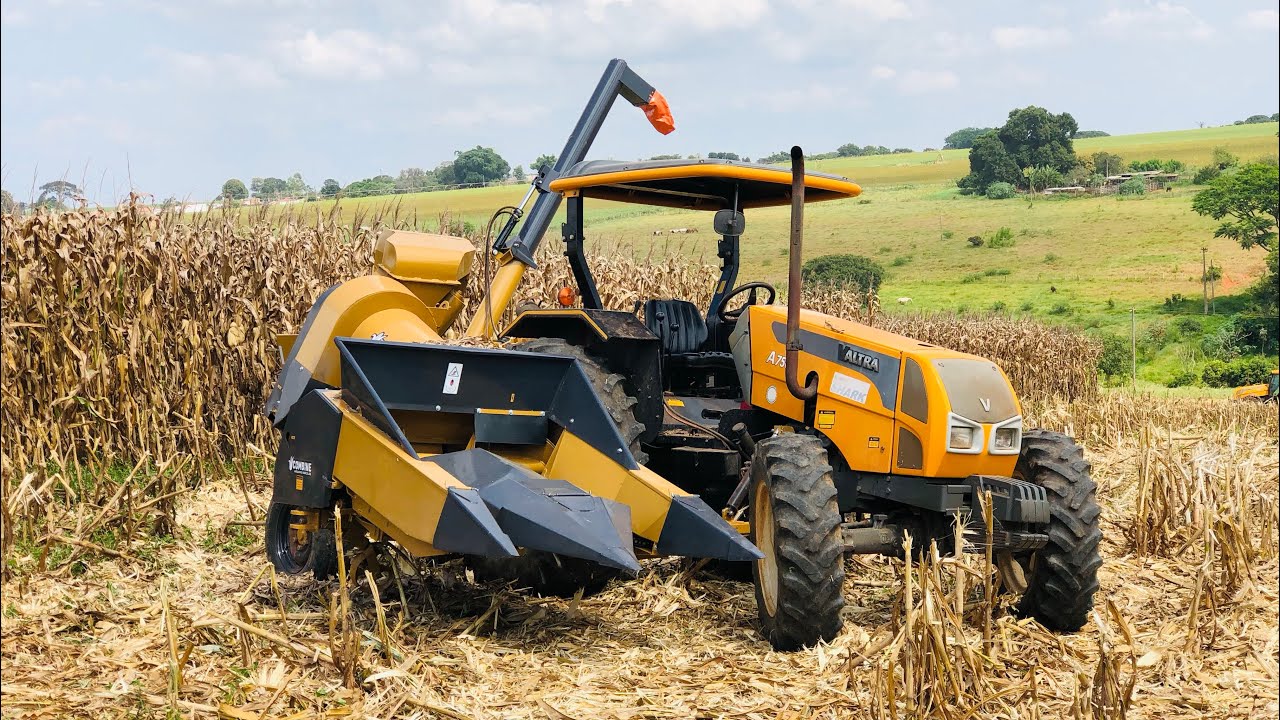 TRATOR VALTRA A750 NA COLHEITA DE MILHO COM A FOGUETINHA DE 2 LINHAS DA COMBINE!!!