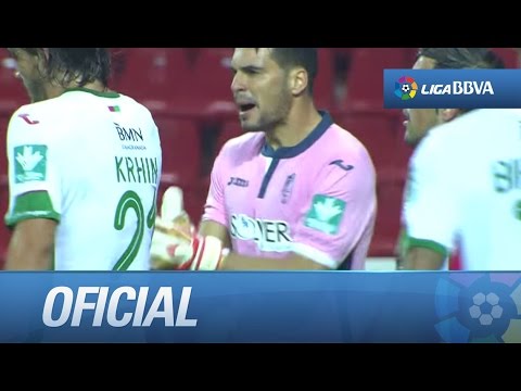 Disparo cruzado de Nacho Cases que despeja Andrés Fernández