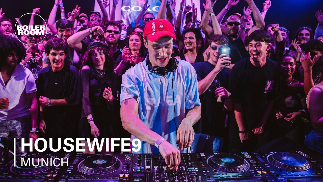 Housewife 9 - Untitled Set