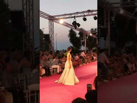 Desfile de @susanahidalgo_altacostura  en Puerto Banús, Marbella. Marbella Fashion Show 2022