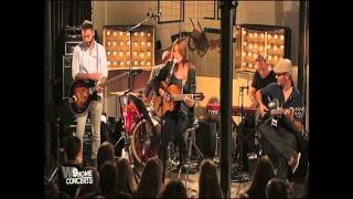 Carla Bruni - Mon Raymond (W9 HOME Concerts)