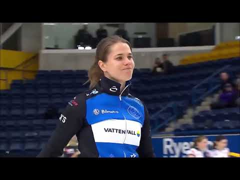 Timeout! Ben Hebert coaches Team Scheidegger against Wayne Middaugh & Team Hasselborg