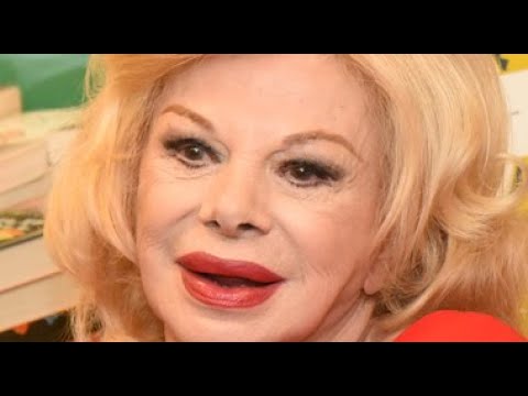 L’opinione del personaggio – Sandra Milo – Cuoca in cucina con il pollo alla cacciatora