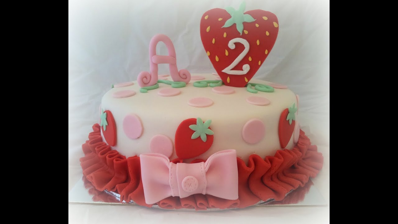 How to Decorate an Easy Strawberry Shortcake Cake