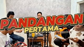 Download lagu PANDANGAN PERTAMA (OST. GET MARRIED) - SLANK FT. NIRINA ZUBIR || LIVE RECORD ARAH DIARY mp3