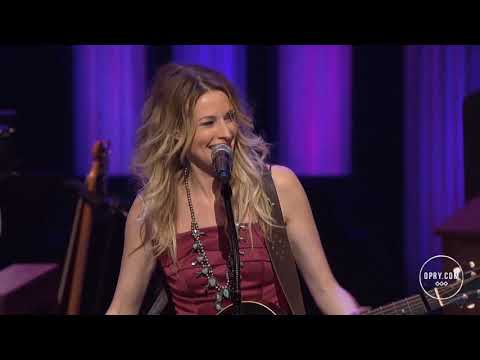 Elizabeth Cook: Pale Blue Eyes