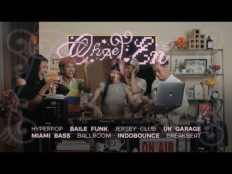 chronically online hot girl music | hyperpop, baile funk, jersey club | chael en ☆彡