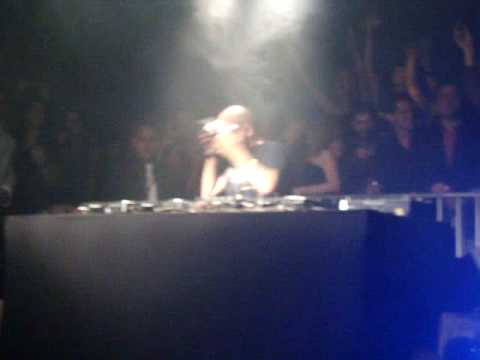 dj Darren Bailie (infinity) en textilia Paraguay