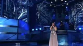 Laura Pausini Winner Grammy 2009 - prize-giving &amp; performing "En Cambio No"