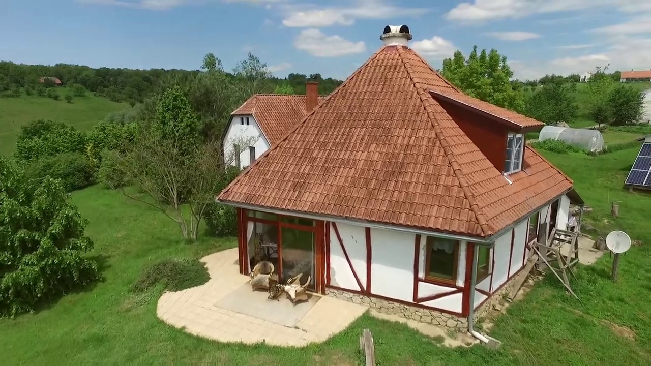 Eladó komplex farmgazdaság istállóval,  sajtüzemmel,  lakóházzal és melléképületekkel Gyűrűfűn