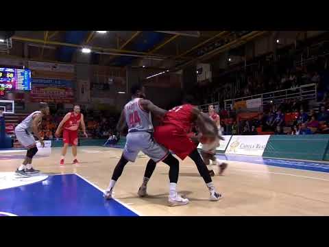 Christian Eyenga en acción ante el Brose Bamberg