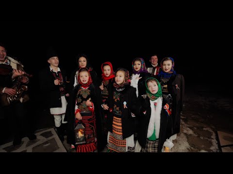 Mlădițe Bistrițene - Ard luminile în sat - COLINDĂ ❄️❄️❄️